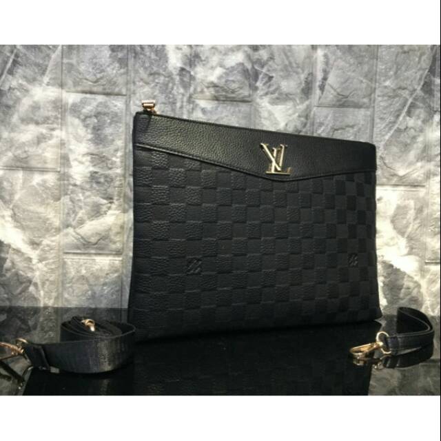 Handbag Lv vine 5506
GRADE:PREMIUM
BAHAN:KULIT SINTETIS
UK:30X22cm
DAPAT:TALI SLEMPANG & tali tangan