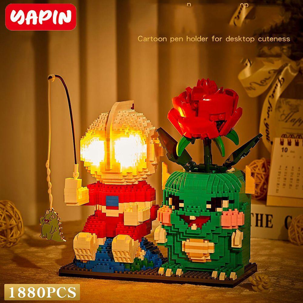 R-FLOWER Tempat Pulpen Kreatif Action Figure Hadiah Anak Astronot Hero Ultraman