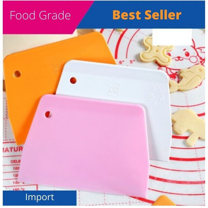 Scraper Pemotong Adonan Kue Pisau Plastik