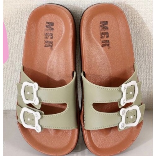 Sandal Slop Jelly Anak Remaja Cewek Cowok Ban 2 Gesper Bear Beruang Putih Lucu Cantik Casual Keren Impor MGR Mokaya Balanc (1709)/ Size 30-35