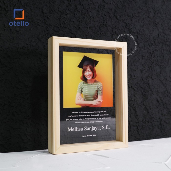 Hadiah Wisuda Kado Graduation Custom Wooden Floating Frame Cetak Foto