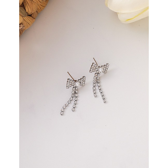 LRC Anting Tusuk Fashion Silver Bowknot Tassel Diamond Alloy Earrings P22278