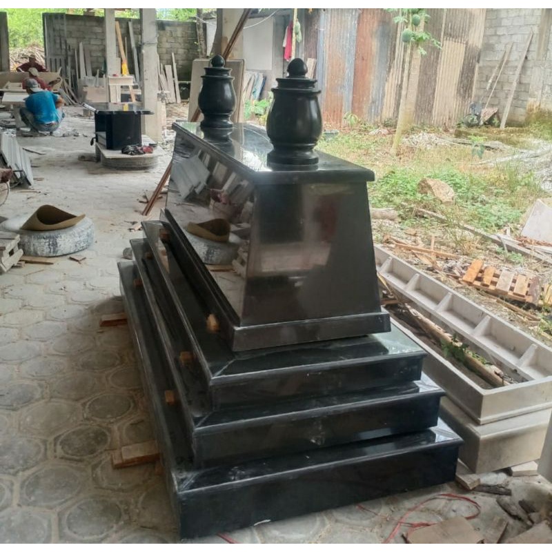 Kijingan Makam Batu Granit Hitam Bertingkat