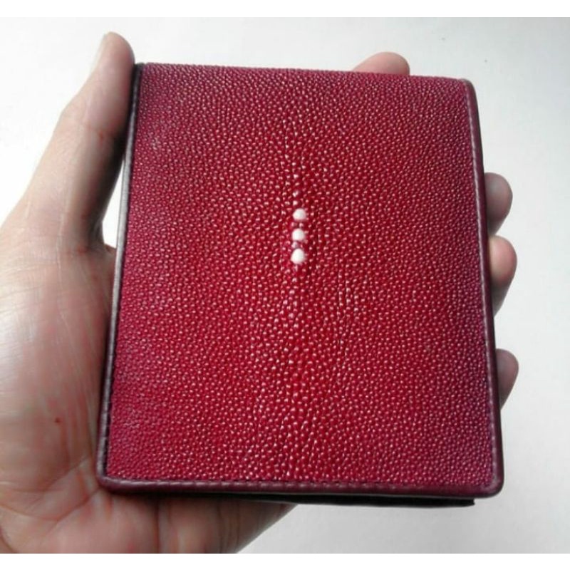 dompet lipat pria kulit ikan pari titik"