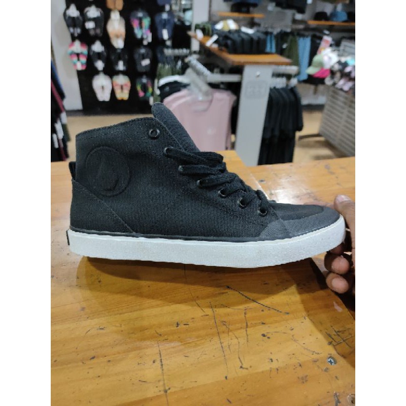 sepatu volcom original v804
