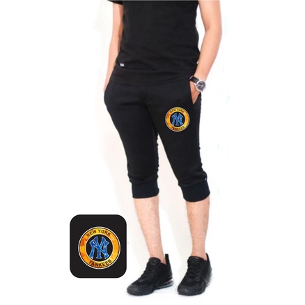 Nomieshop,Celana joger 7/8 cowok logo NY YANKEES ROUND,DIGITAL PRINTING,bahan fleece lembut.
