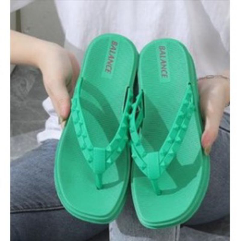 Sandal Jepit Wanita Model Rockstud/Sandal Jepit Wanita Valentino/Sandal Jepit Wanita Jelly Karet/Sandal Jepit Wanita Terbaru/Sandal Jepit Wanita Kekinian/Sandal Jepit Wanita Jelly Karet Terlaris/Sandal Jepit Wanita Tali Duri/Sandal Jepit Wanita Non Slip