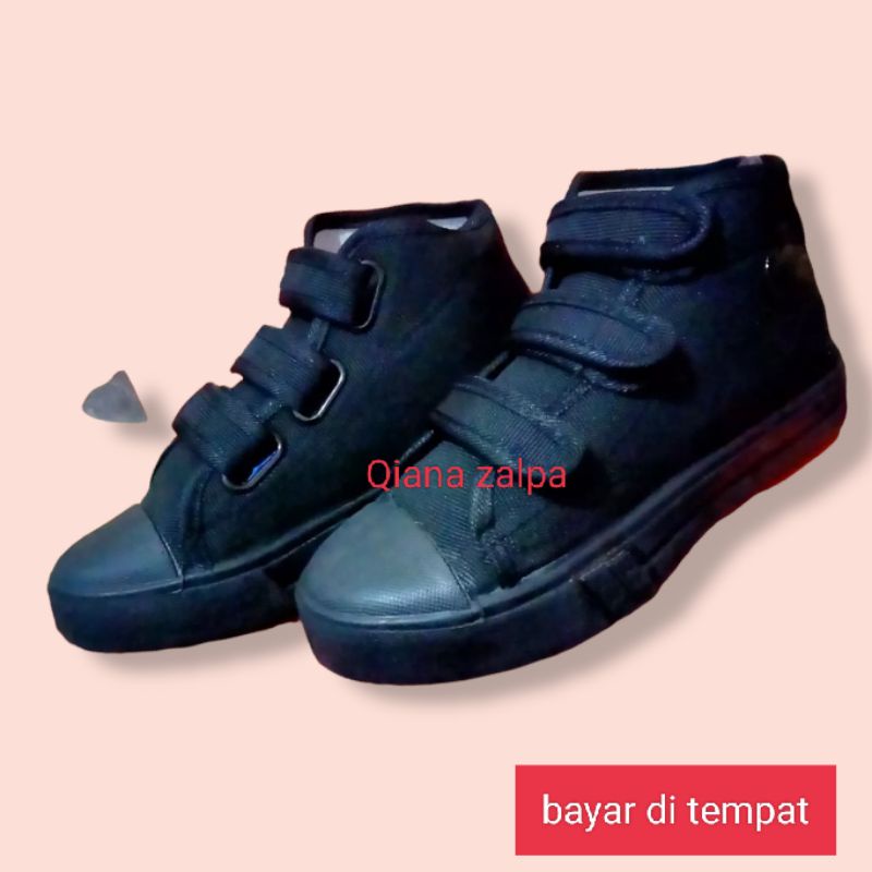 sepatu prepet sekolah SD/SMP. terlaris nyaman di kaki bahan nya empok enak di pakek