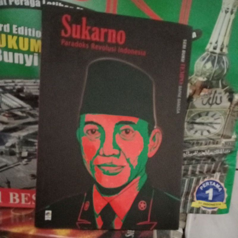 SUKARNO PARADOKS REVOLUSI INDONESIA