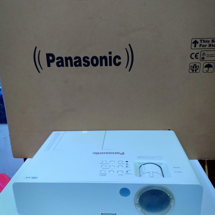PROYEKTOR PANASONIC LB3...
