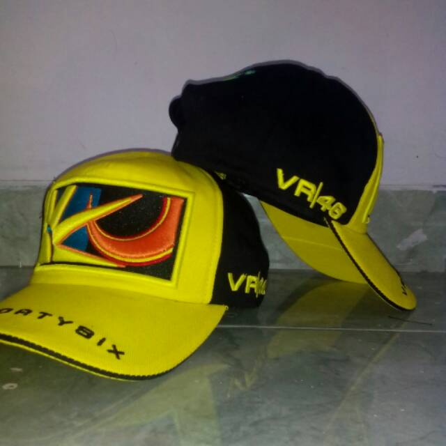 Topi rossi kuning