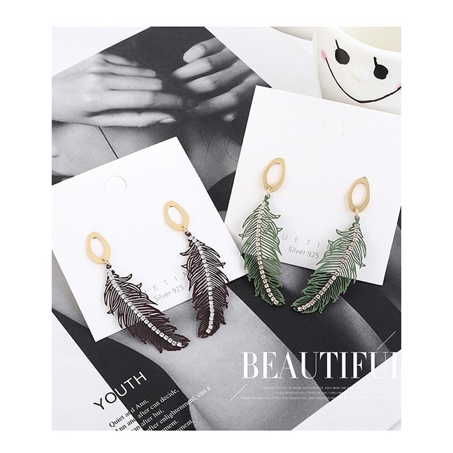 LRC Anting tusuk Fashion Geometrical Leaf Cutout Earrings With Diamonds