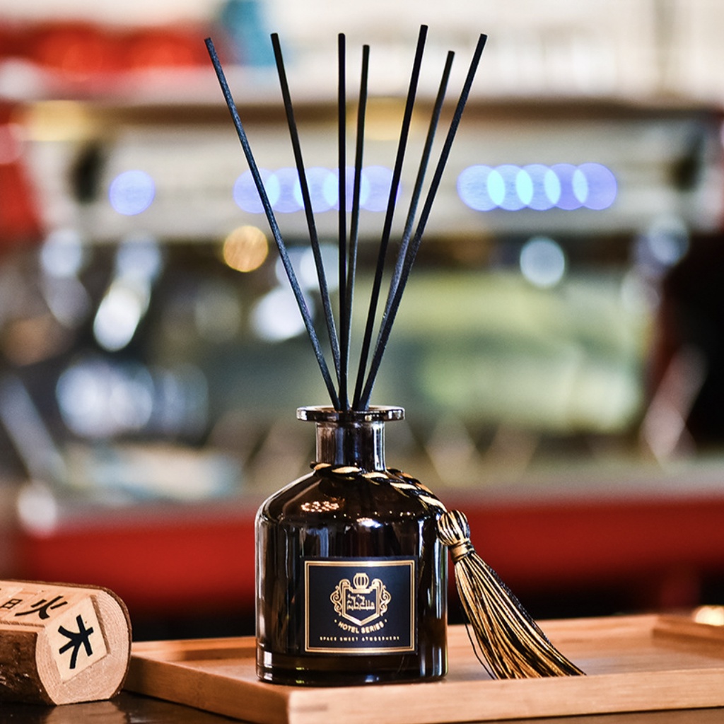 Black Series Reed Diffuser Aesthetic Pengharum Ruangan Aromatherapy Souvenir Hadiah Hampers