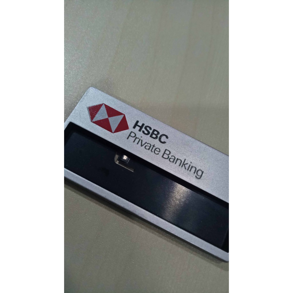 

PLASTIC NAME TAG + MAGNET