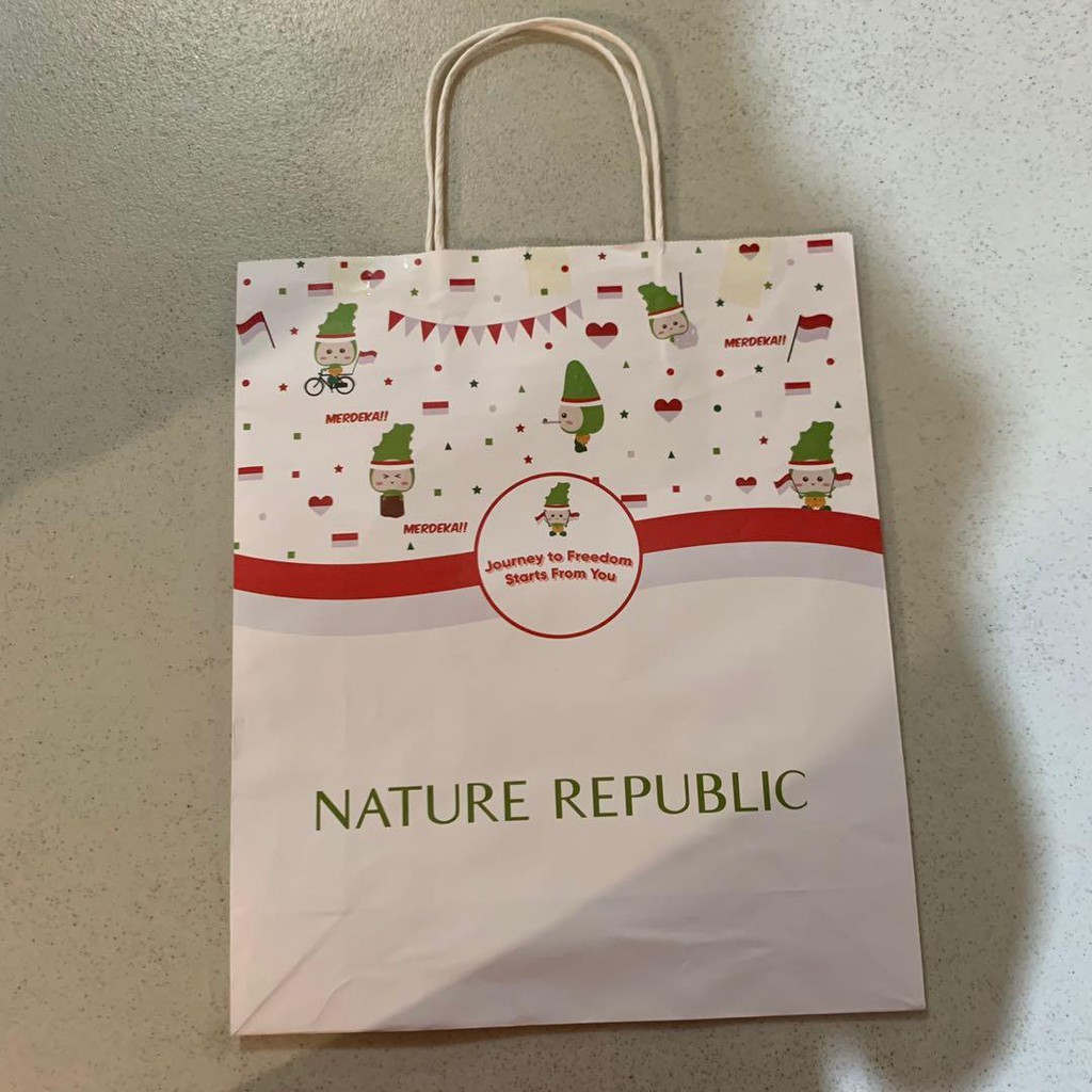 

NATURE REPUBLIC Paper Bag Merdeka / M (26 x 9 x 31 cm)