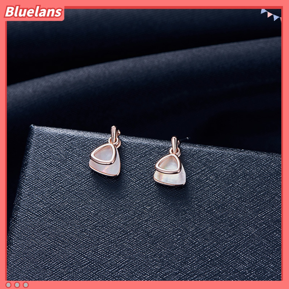 Set Perhiasan Kalung Anting Stud Liontin Segitiga Hollow Aksen Berlian Imitasi Untuk Wanita