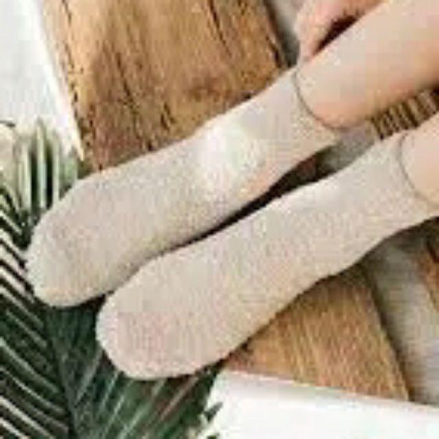 Kaos Kaki Tebal Anti Dingin Sangat Lembut Empuk dan Nyaman Bahan Berkualitas kaos kakicp-cream