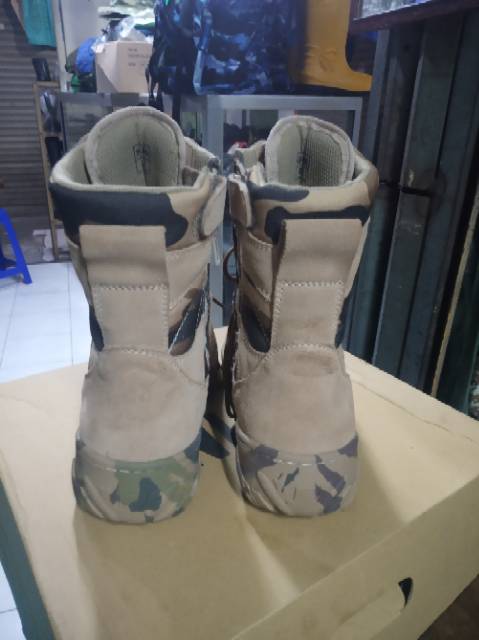 Sepatu pdl libanon