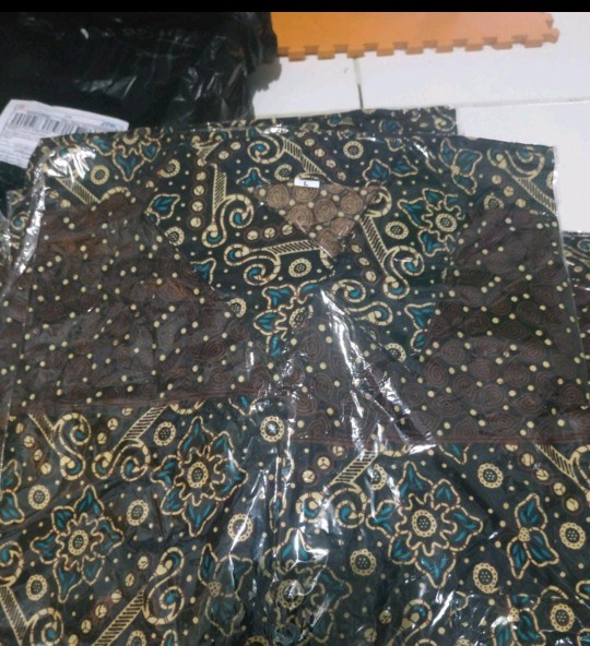 Hem Batik Pria Modern