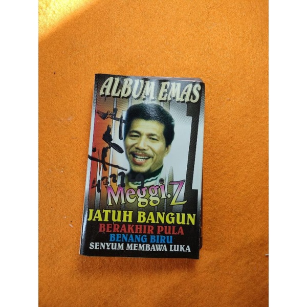 Kaset pita Album Emas MEGGI Z.