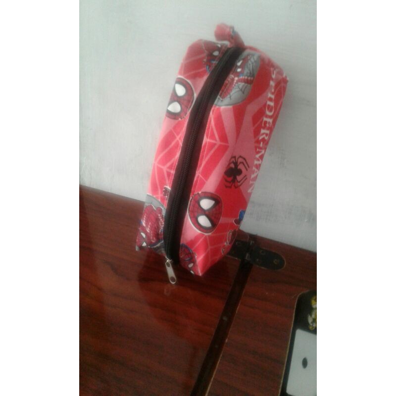 

kotak pencil karakter