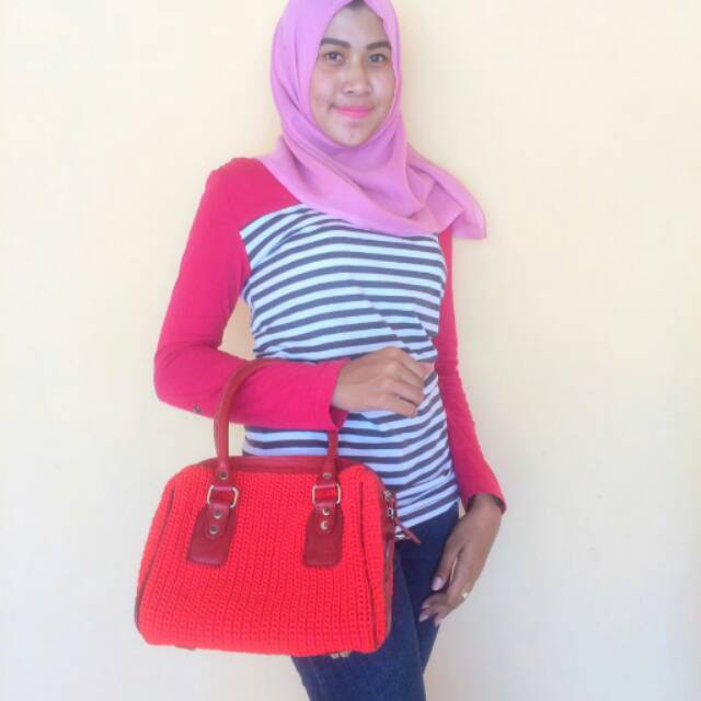 Tas rajut merah (tali dari kulit asli)