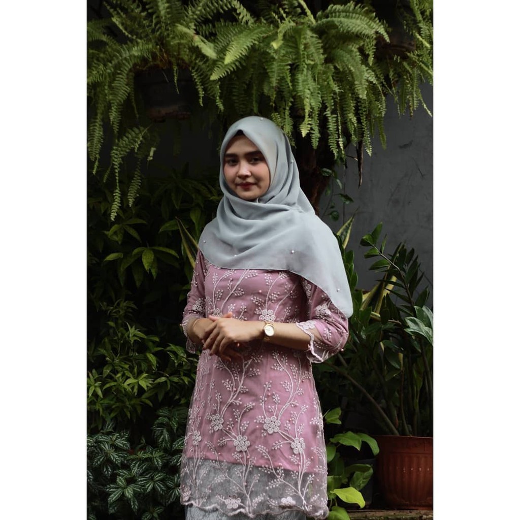 Baju kurung Naumi