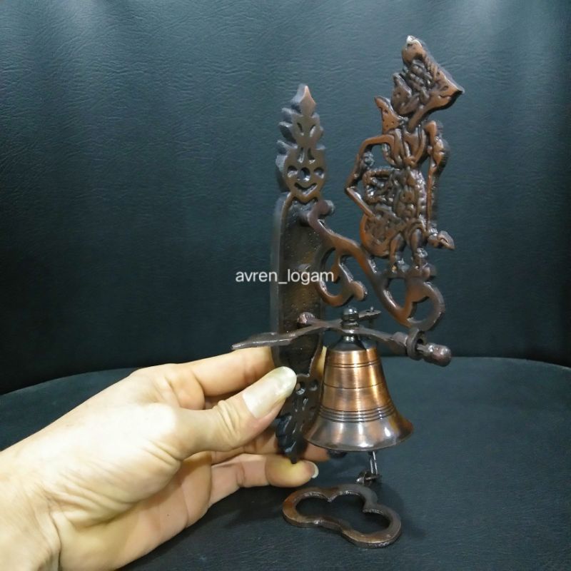 Bel pintu rumah motif wayang karna