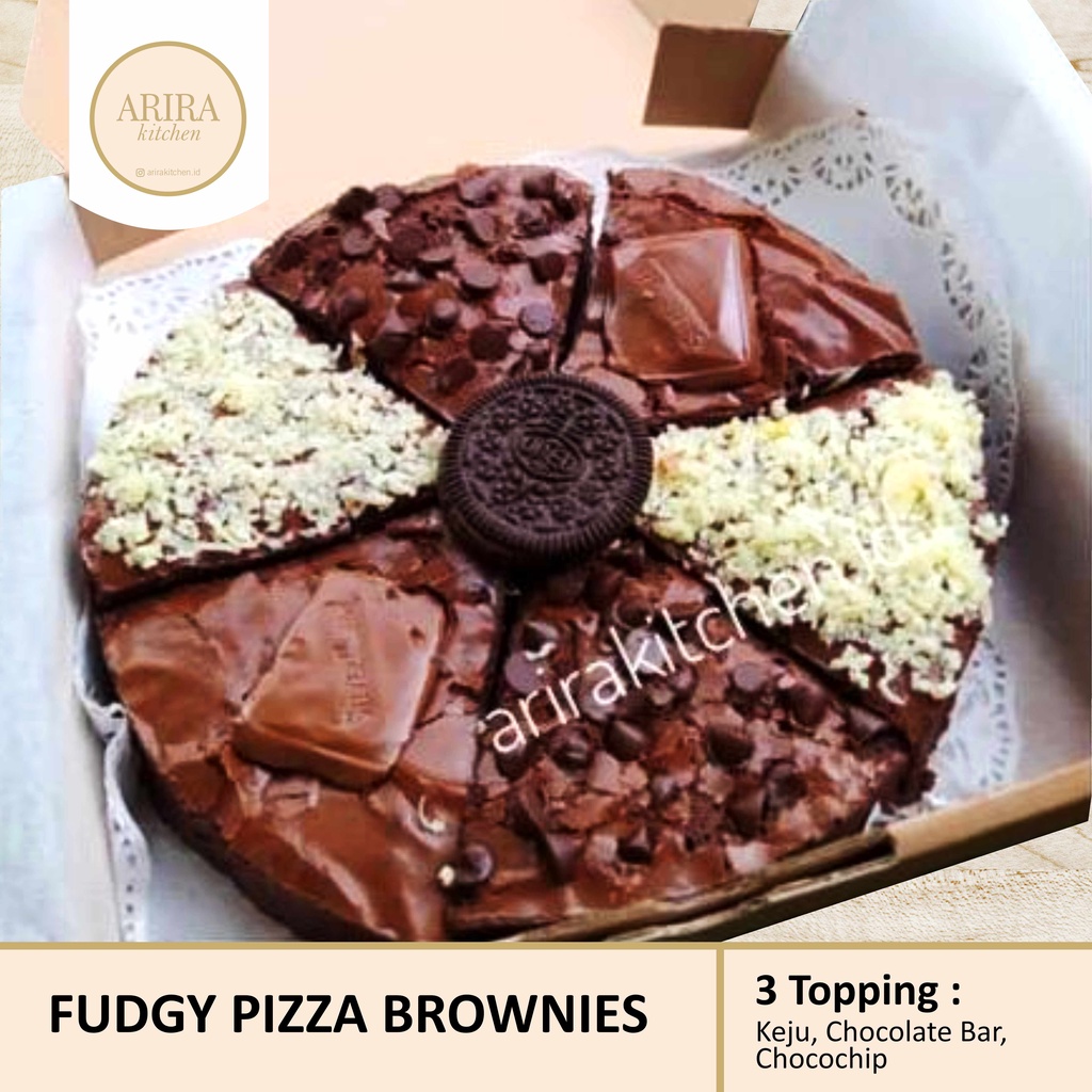 

FUDGY PIZZA BROWNIES ANEKA TOPPING ARIRA KITCHEN