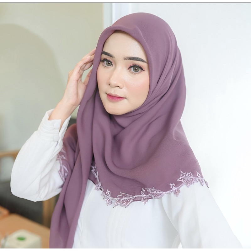 Koyu Hijab Segiempat Viney Jepang Lace Embroidery Daun