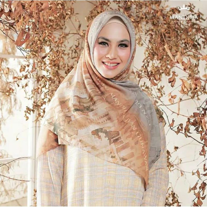 Milan Scarf Mandjha By Ivan Gunawan