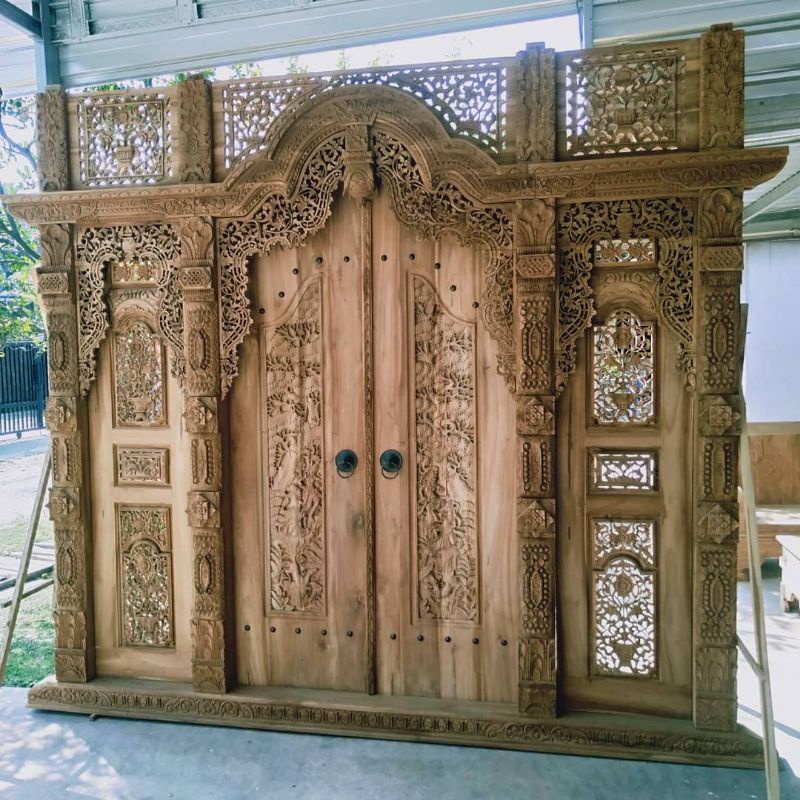 Pintu gebyok ukir relief bunga asli ukir dari Jepara Jawa tengah.