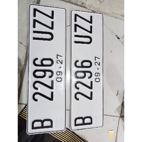 Plat MOBIL PUTIH + LOGO korpol  2pcs/sepasang rapih