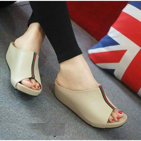 WEDGES GC WANITA  KREM DAN  HITAM Shopee Indonesia