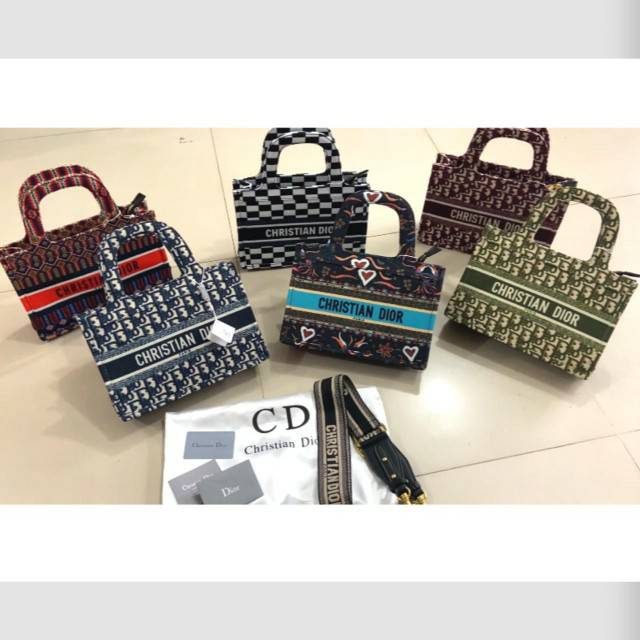 Tas Christian Dior Tote Book VY C02