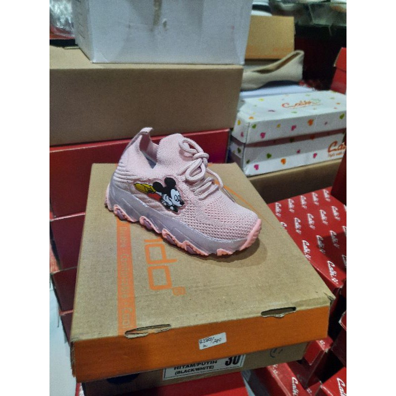 sepatu sneakers anak nyala