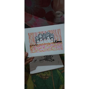 Gambar anggota keluarga versi manual coretan semi kartun menggunakan spidol