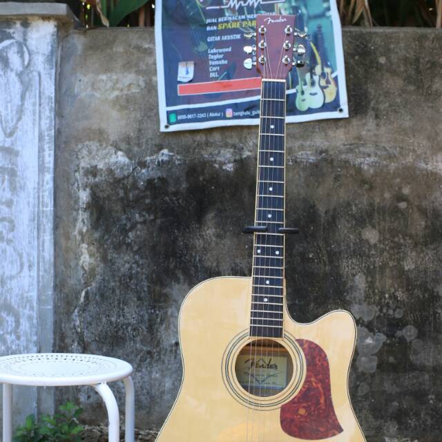 Gitar akustik fender