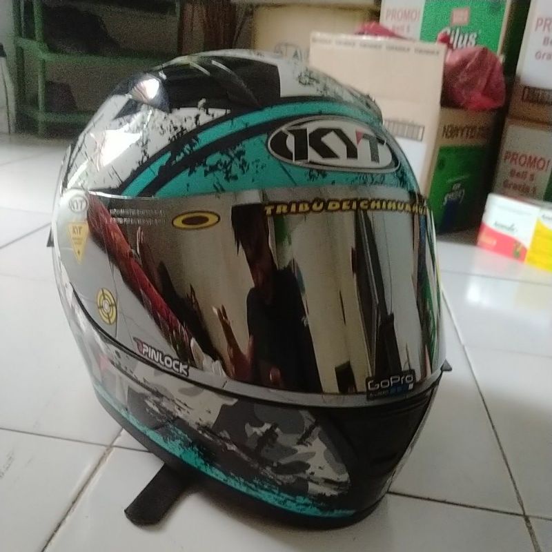 Helm KYT R10 warna hijau