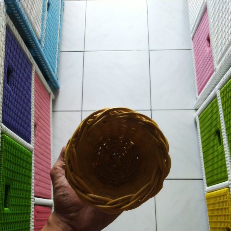 

tempat pencil dan tempat pulpen rattan