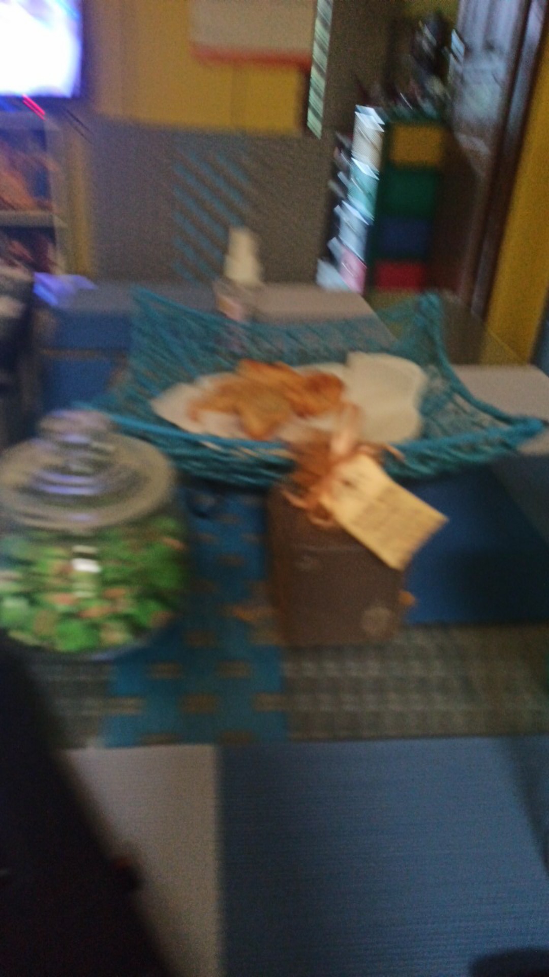 Keranjang Buah Bentuk Daun Rotan Sintetis