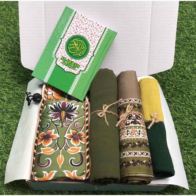 Hampers/Hampers muslimah/kado ulang tahun/kado pernikahan/kado wisuda/kado alat sholat/kado cewek