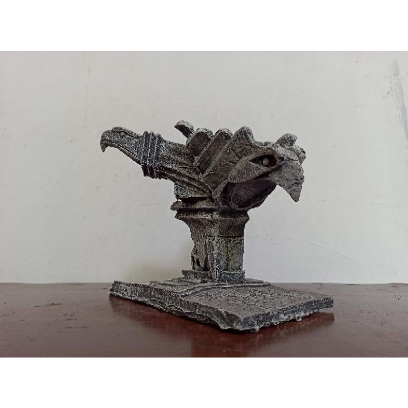 Diorama base figure gargoyle head batman catwoman spiderman alien predator mezco hasbro neca marvel 