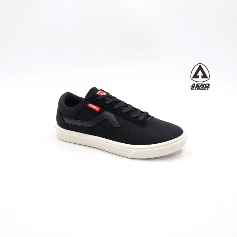 BNIB Aerostreet Massive Low Black Black +Aerofoamz