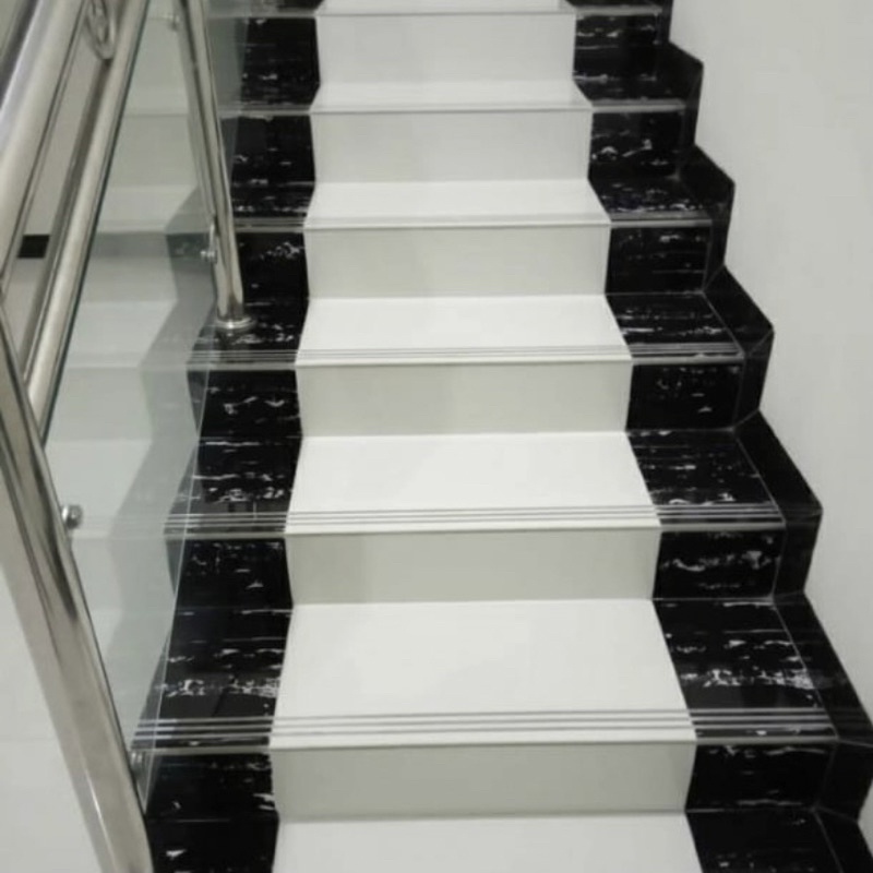 Granit anak tangga kombinasi cream+zebra 30x100+20x100