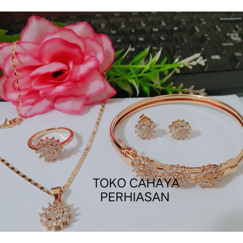 1 set perhiasan wanita gelang banggel bunga 001,set perhiasan wanita rosegold,set perhiasan xuping m