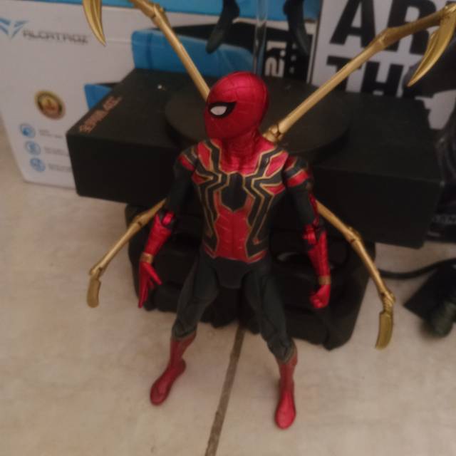 action figure iron spider/spiderman