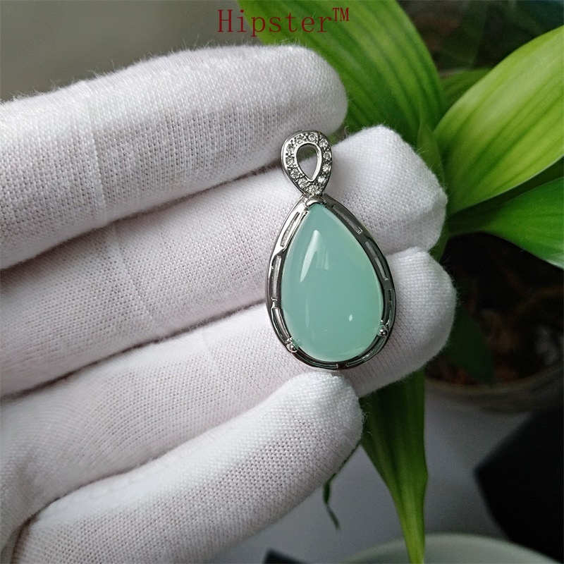 Hot Sale Classic Fashion Emerald Gemstone Pendant Retro Personality Diamond-Studded Necklace