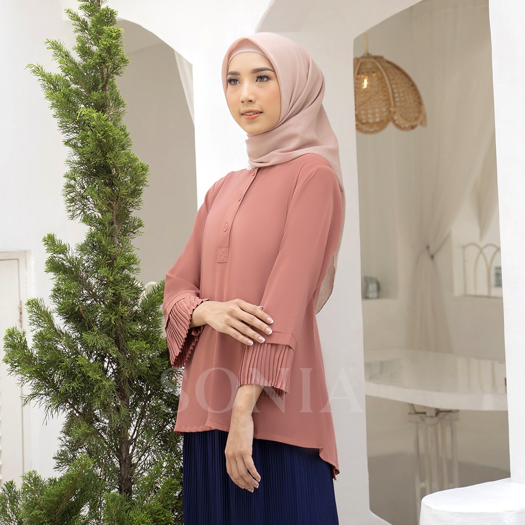 

Sonia - Indie Blouse Plisket Chiffon / Blus Santai Stylish / Atasan Kantor by SONIA B1936