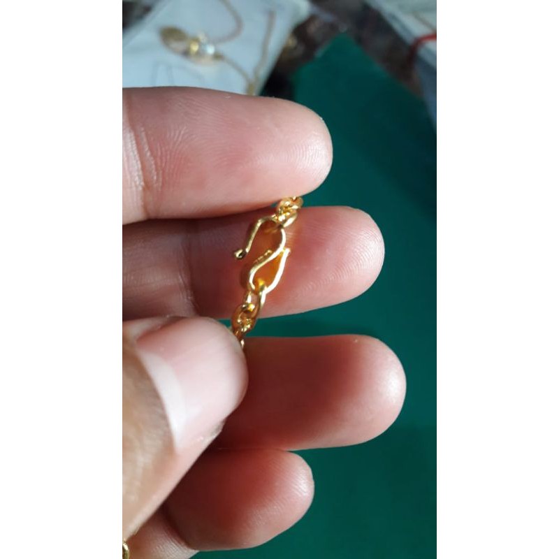 Kalung salib replika emas 24 k, bisa disepuh/dicuci ulang,cocok buat pesta dan dipake sehari2